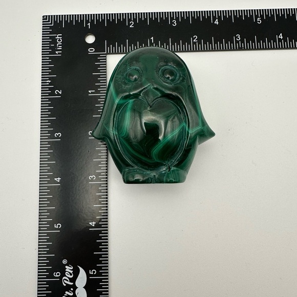 Natural malachite penguin carving - Picture 9 of 9